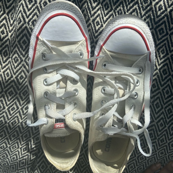white converse 🤩 - Picture 3 of 4